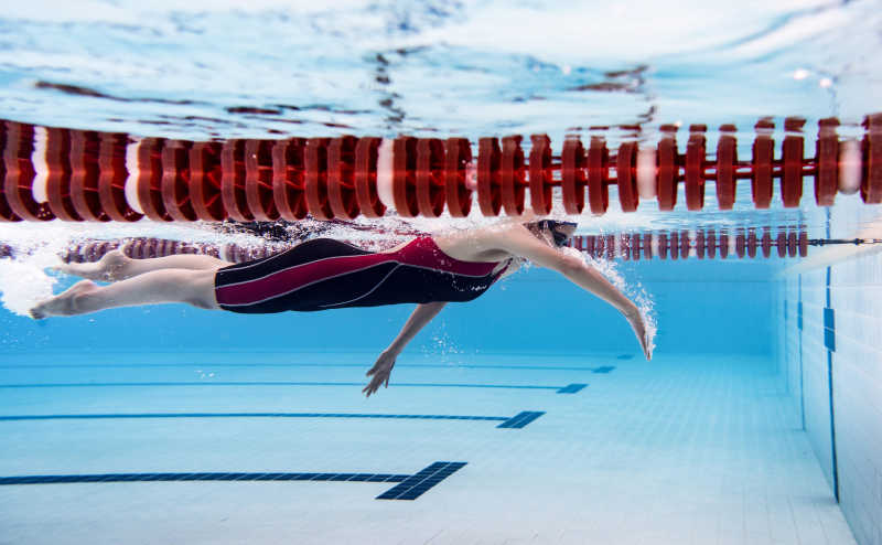 中俄国际冬泳比赛落幕:冰冷水域中的热情碰撞与文化交融(图1) 中俄国际冬泳比赛落幕:冰冷水域中的热情碰撞与文化交融