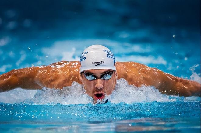 狗刨竟然属于自由泳为什么比赛中没人用?游泳姿势有几种(图1)