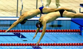 近代竞技游泳运动始于18世纪初期最初在英国等国家中开展以后逐渐普及到全世界。