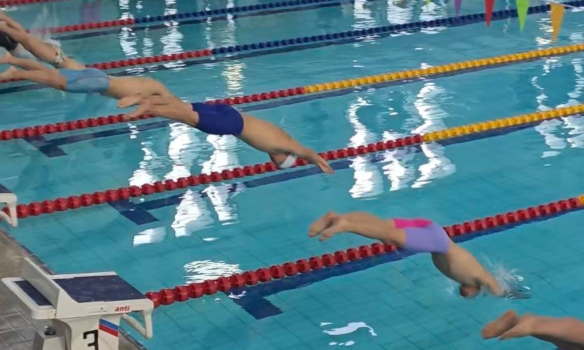 北京市体育传统项目学校游泳比赛举行(图1) 北京市体育传统项目学校游泳比赛举行