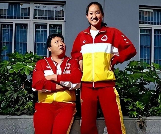 游泳教练金炜:带出奥运冠军却连娶三任徒弟个个年轻貌美(图1)