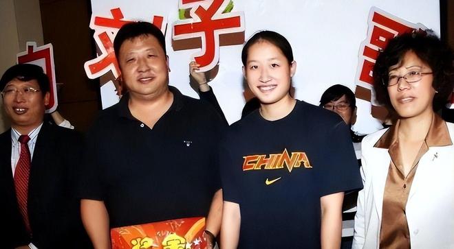 游泳教练金炜:带出奥运冠军却连娶三任徒弟个个年轻貌美(图4)