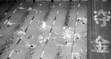 现代竞技跳水始于20世纪初哪一年女子跳水被列为正式比赛项目?()(图1) 现代竞技跳水始于20世纪初哪一年女子跳水被列为正式比赛项目?()